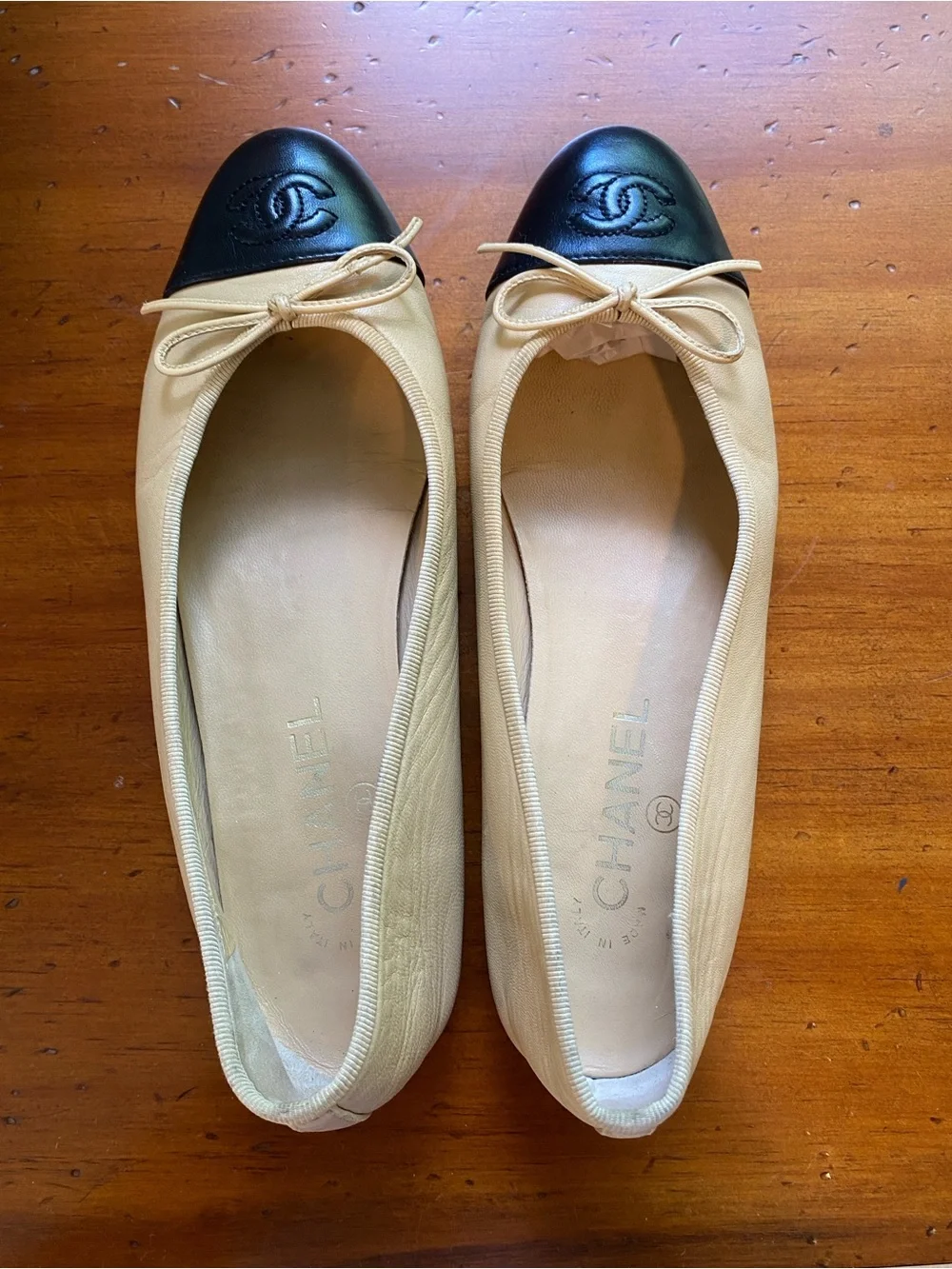 CHANEL Beige and Black Cap-Toe Leather Ballet Flats